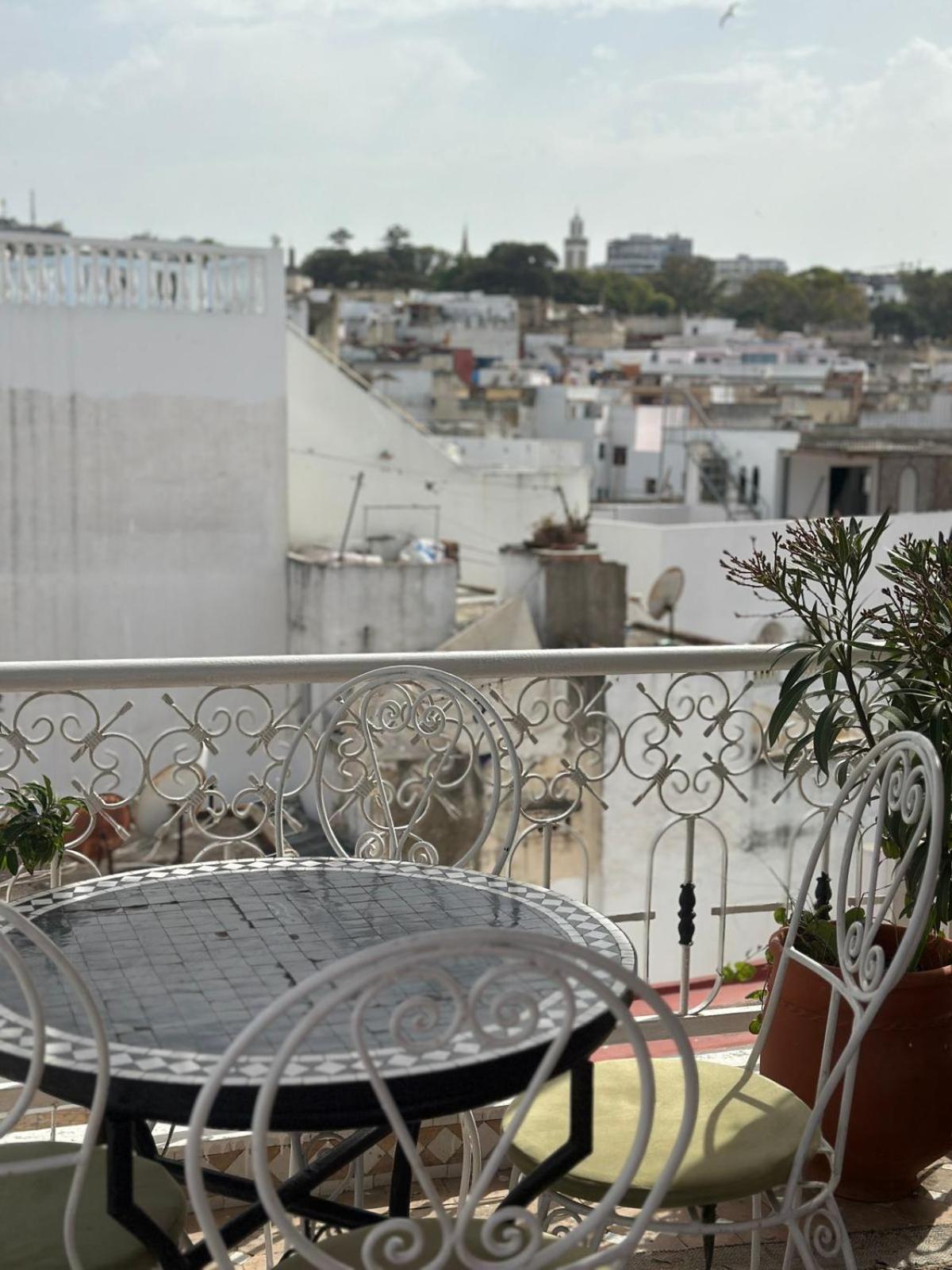 The Riad Hostel Tangeri Esterno foto